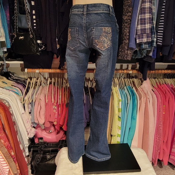 L.E.I. ♡ Dark Distressed "Ashley Trouble" Embroidered|Embellished Bling Jeans 3R - Picture 10 of 17